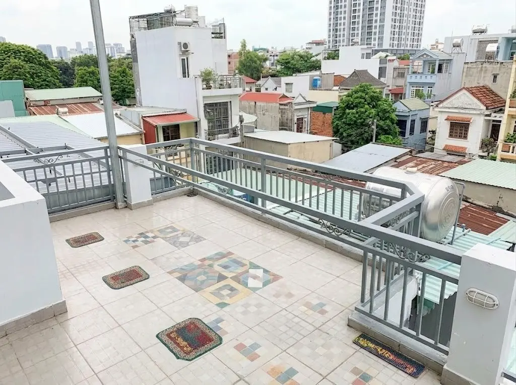Ban công trước khi thi công giàn rau